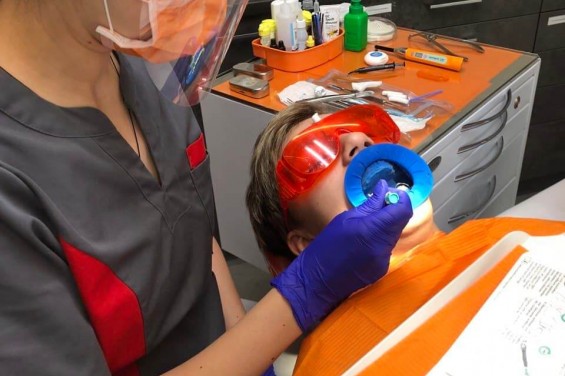 Белые пятна на зубах. Откуда берутся, что означают и как вылечить?