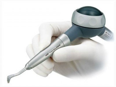 Обработка зубов пескоструйным аппаратом Prophy-Mate neo Обработка зубов пескоструйным аппаратом Prophy-Mate neo